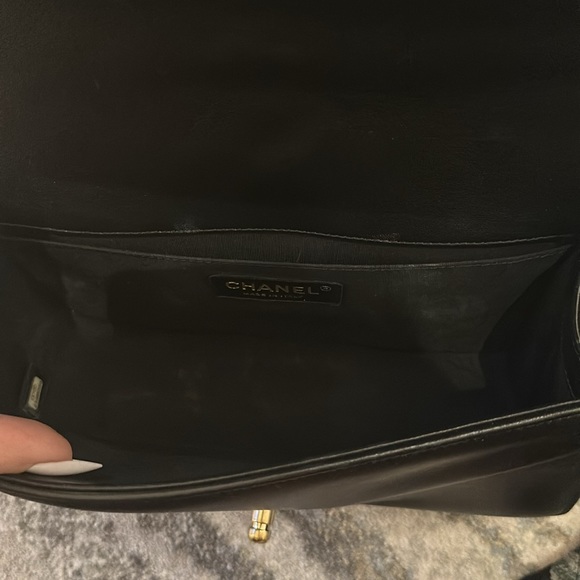 Chanel Chevron Quilted Lambskin Medium Boy Flap Bag - Picture 8 of 12